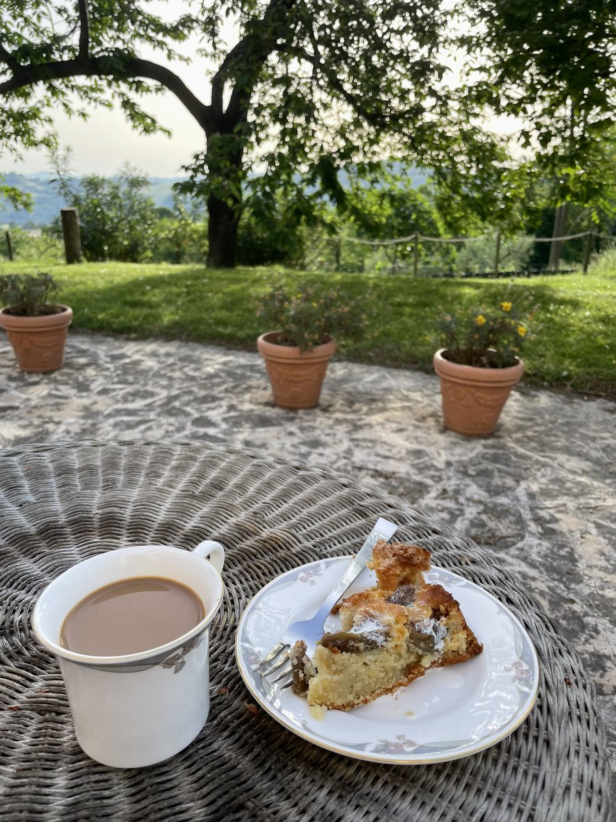 Fig cake for breakfast? Why not! Buongiorno! #lemarche