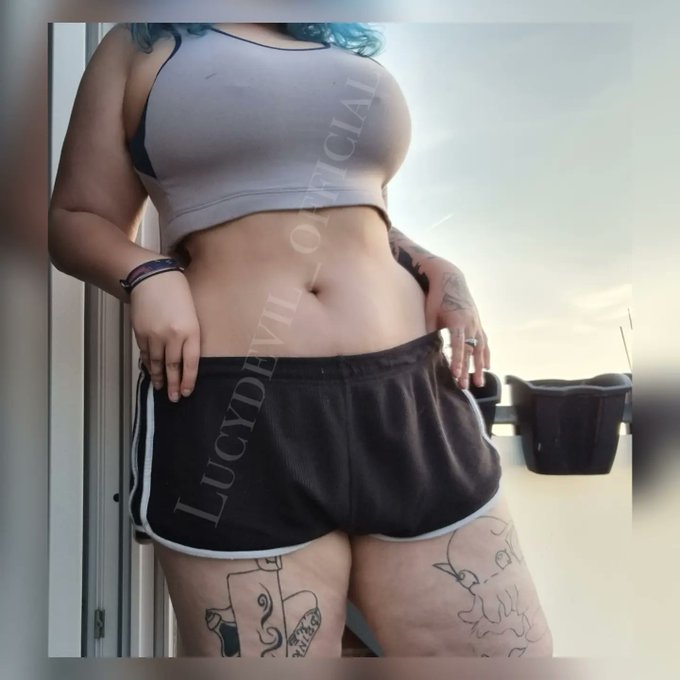 😋😋🖤 https://t.co/5G6JqamX4X