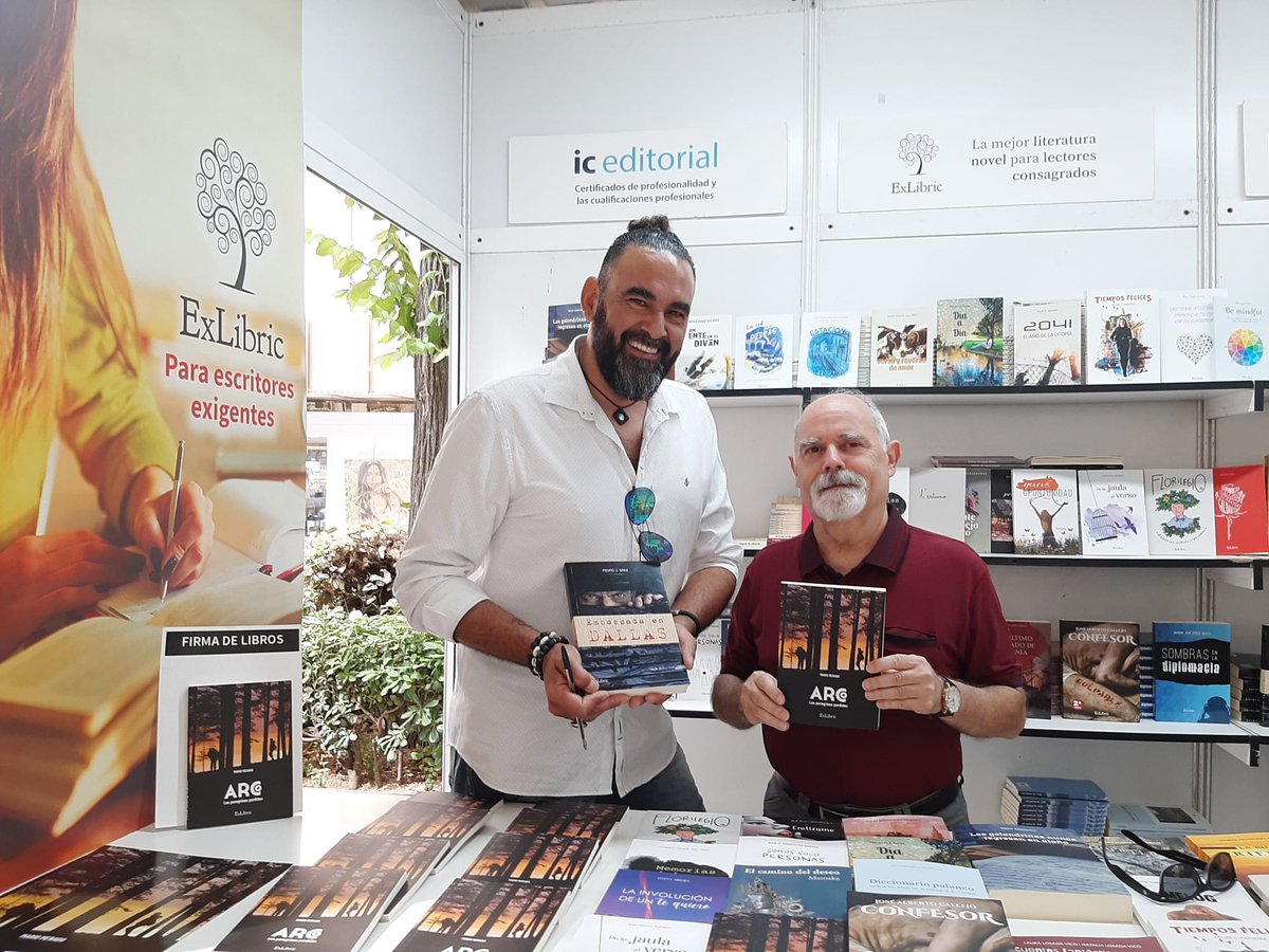 ExLibric's tweet photo. ¿Qué os podemos decir? 😍😍La alegría que nos supone haber vuelto a juntar a la familia #ExLibric en la @ferialibrograna
¡Os esperamos en la próxima! 😊😊 https://t.co/H9RpZiFL7R