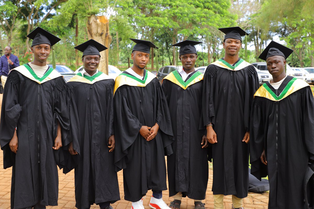 MeruUniversity's tweet photo. It's our Graduation week: 4 Days to Go! 
#mustgraduation #mustgraduation2022 #mustgraduates

We look forward to celebrating the Class of 2022 during our 9th Graduation Ceremony. 
 #MondayMotivation

(Moments captured from our 7th Graduation Rehearsal) https://t.co/ZPXW76MCTH