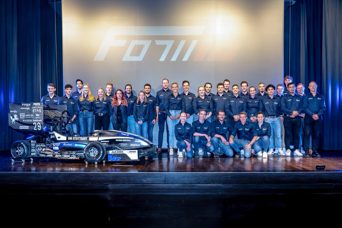 🏎 Das studentische Rennteam der #UniStuttgart präsentierte seinen neuen #Rennwagen F0711-16 für die #FormulaStudent Saison. Der 16. Bolide der Vereinsgeschichte wurde in allen technischen Bereichen optimiert. „Wir sind sehr stolz auf das Ergebnis“, so Teamleiterin Johanna Hintz