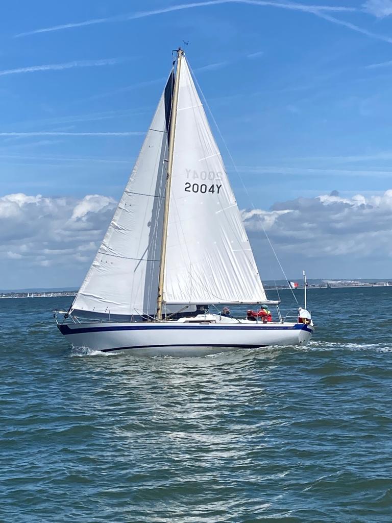 HelenMarasha's tweet photo. #girlskipper #trophywinner #solent #sailing #gettingconfident ⛵🙌 https://t.co/c7QZC3mmKE