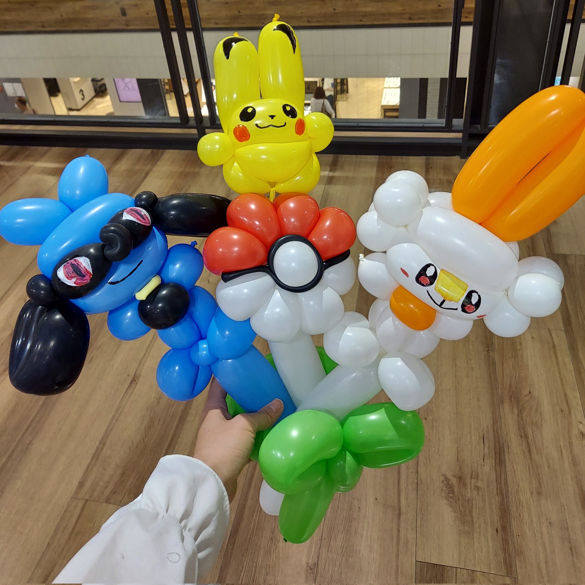 マヨエ 三ツ星タマリエ その後のポケモンバルーン達はこのように花束みたくなりました ポケモン ヒバニー リオル ピカチュウ モンスターボール Pokemon ポケモンバルーンアート ピカチュウバルーンアート ヒバニー