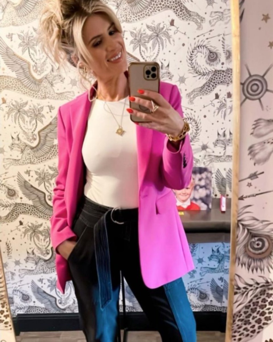 We love the way @sarahjaynedunn has styled her Donna Ida denim. Pink blazer + Norma = 🔥 📸 @sarahjaynedunn #donnaidadenim #donnaida #donnaidagirls #denimlover #denimstyle #fashionlover #sarahjaynedunn
