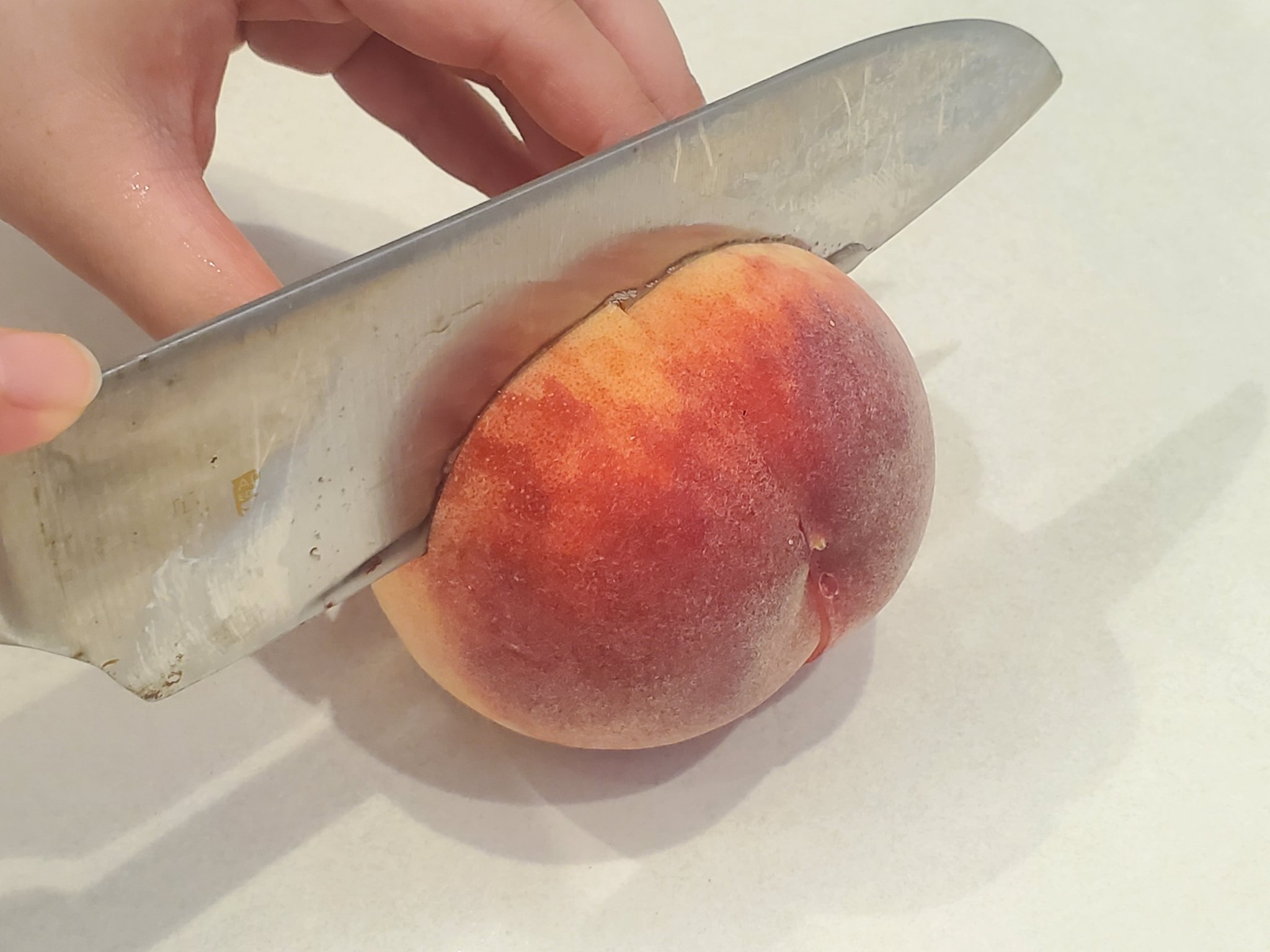 覚えておくと役立ちそう!桃を無駄なく簡単に食べる方法! 話題の画像プラス