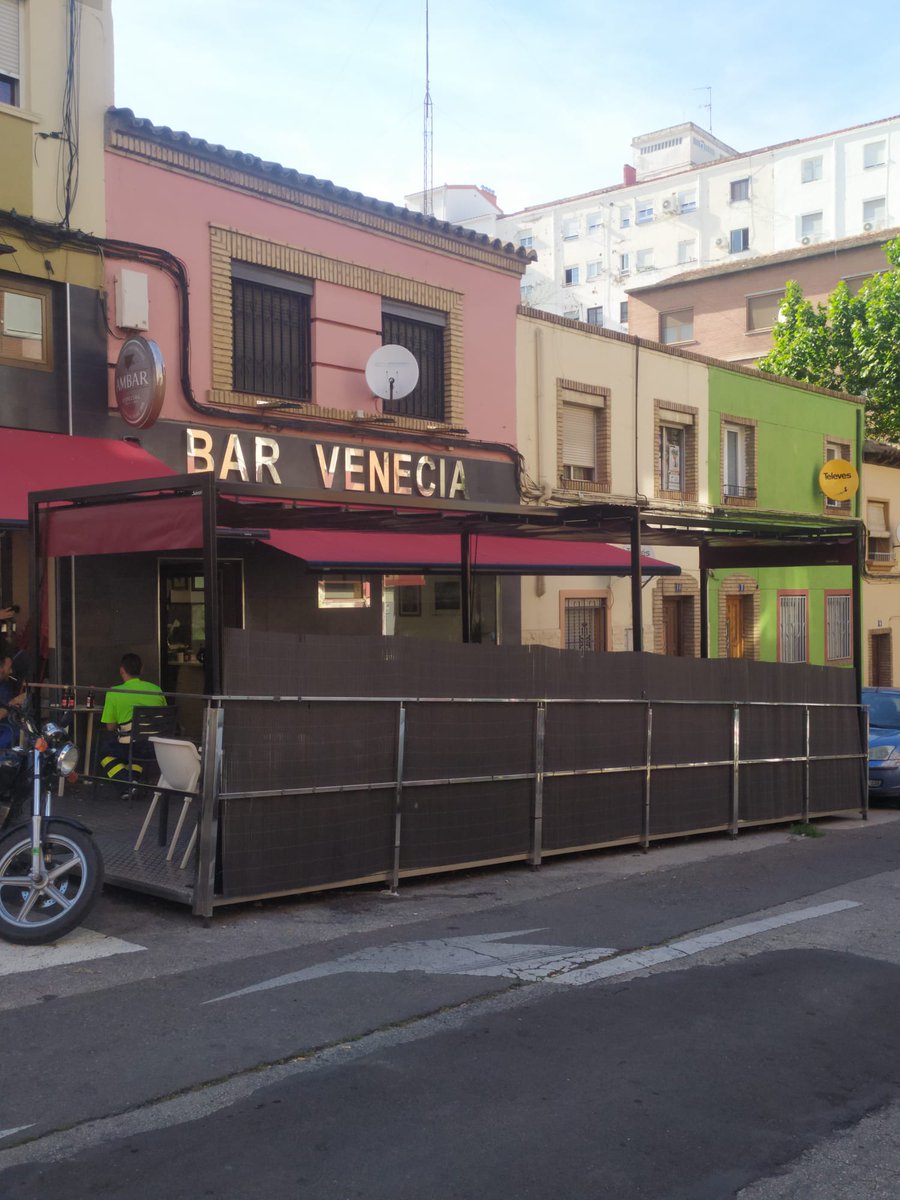 toldosserrano's tweet photo. Bar Venecia ha confiado en nosotros para vestir su terraza con nuestro #ToldoOrdesa. Estamos encantados con el resultado y os animamos a pasaros por allí a disfrutarla 😉
➡https://t.co/b3Q3lghsLx
#toldoshosteleria #terraz #TerrazaBar #terrazazaragoza #zaragoza #toldosserrano https://t.co/wfKikcJxaO