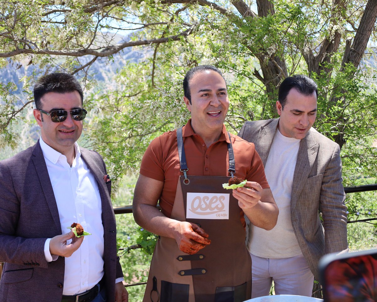 kaymakamkahta's tweet photo. Kâhta Kaymakamlığı ev sahipliğinde "Uluslararası Nemrut Gastronomi Buluşmaları" ve bu kapsamda tarihî dokusuyla büyüleyen Cendere'de düzenlenen Zara konseri sona erdi.

Detaylar: https://t.co/LX54jQOpdi

@selamikorkutat2 https://t.co/kOWocSsEL5