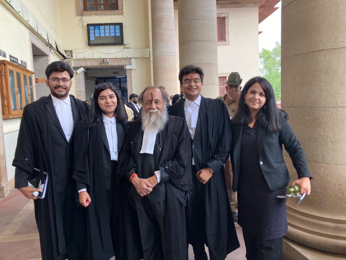 टीम जो ज्ञानवापी की लड़ाई सुप्रीम कोर्ट में लड़ रही है।