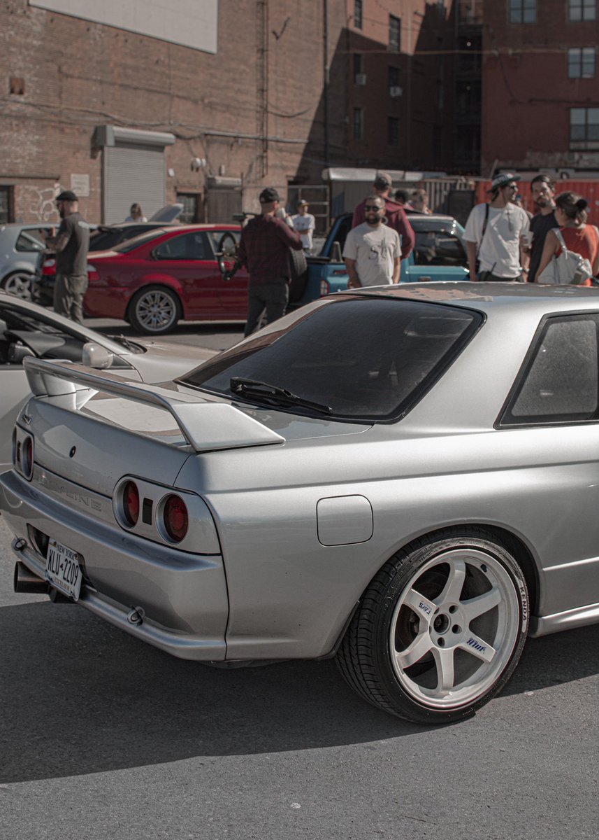 funnybeast33's tweet photo. Well good morning NY, hope you guys enjoy these pictures once you guys wake up. Or if your on the other side of the world good afternoon lol hope you like them! #nissan #nissanskyline #r32 #r32gtr #nissanr32 #carsofnyc #cars #carporn #carphotography https://t.co/3LjJYPuOtO