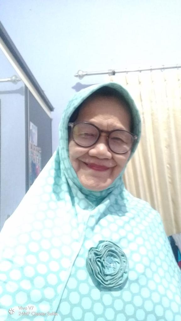 Nk41Pi's tweet photo. Nenek sering kirim foto... pertanda apa ? https://t.co/ASs7KCnial