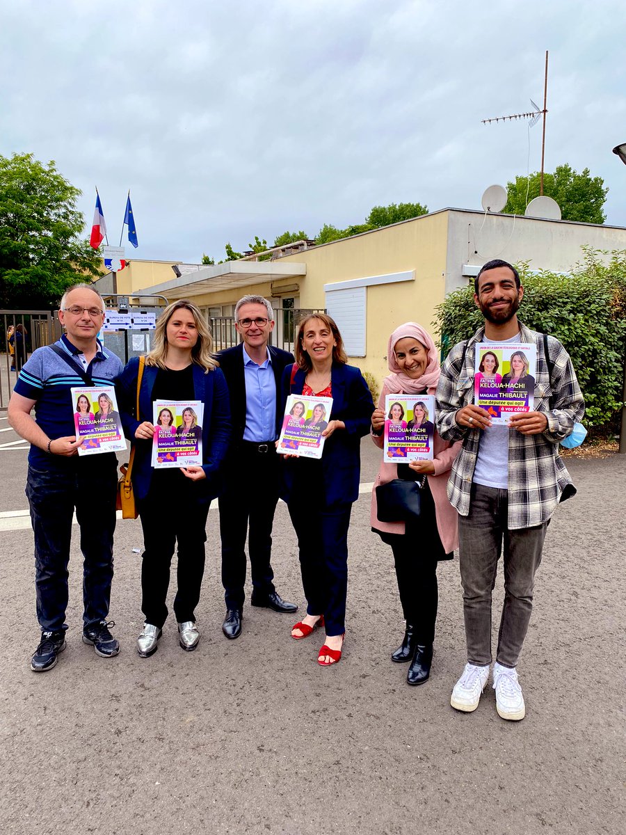 KelouaF's tweet photo. ✅Revaloriser les personnels de l’Éducation nationale
✅ Créer un service public de la petite enfance 
Autant de mesures accueillies avec intérêt ce matin devant les écoles Bois-Perrier et Félix Éboué. Avec la #NUPES refaisons de l’école le lieu de l’émancipation et de l’égalité! https://t.co/pbfBuEsuYX
