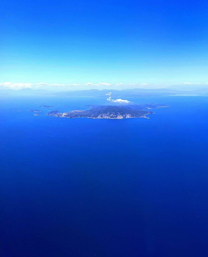 - ISLAND IN THE SUN -

My Hellenic home 💙

Where my heart sings, my spirit is free and my mind is at peace.

📍Skiathos
.
.
.
#islandparadise #greekislands #skiathos #skiathosisland #viewsfromabove  #islandinthesun #paradise🌴 #sporadesislands #homeisw… instagr.am/p/Cd5Cu3Ig_DB/