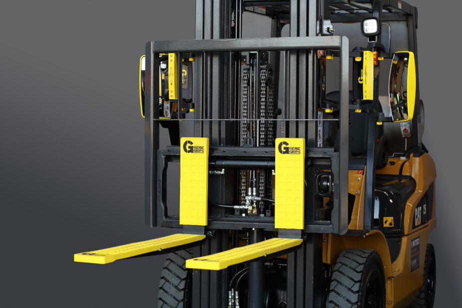 FlatforkEurope's tweet photo. Learn about the latest developments in the safe transport of loads on forklift forks. @LogiMAT_Messe 2022 Hall 10 Stand C03 https://t.co/YEOgDAgXQy
#warehousesafety #forkliftsafety #antislip #loadprotection @GenieGrips https://t.co/MrAueegqyr