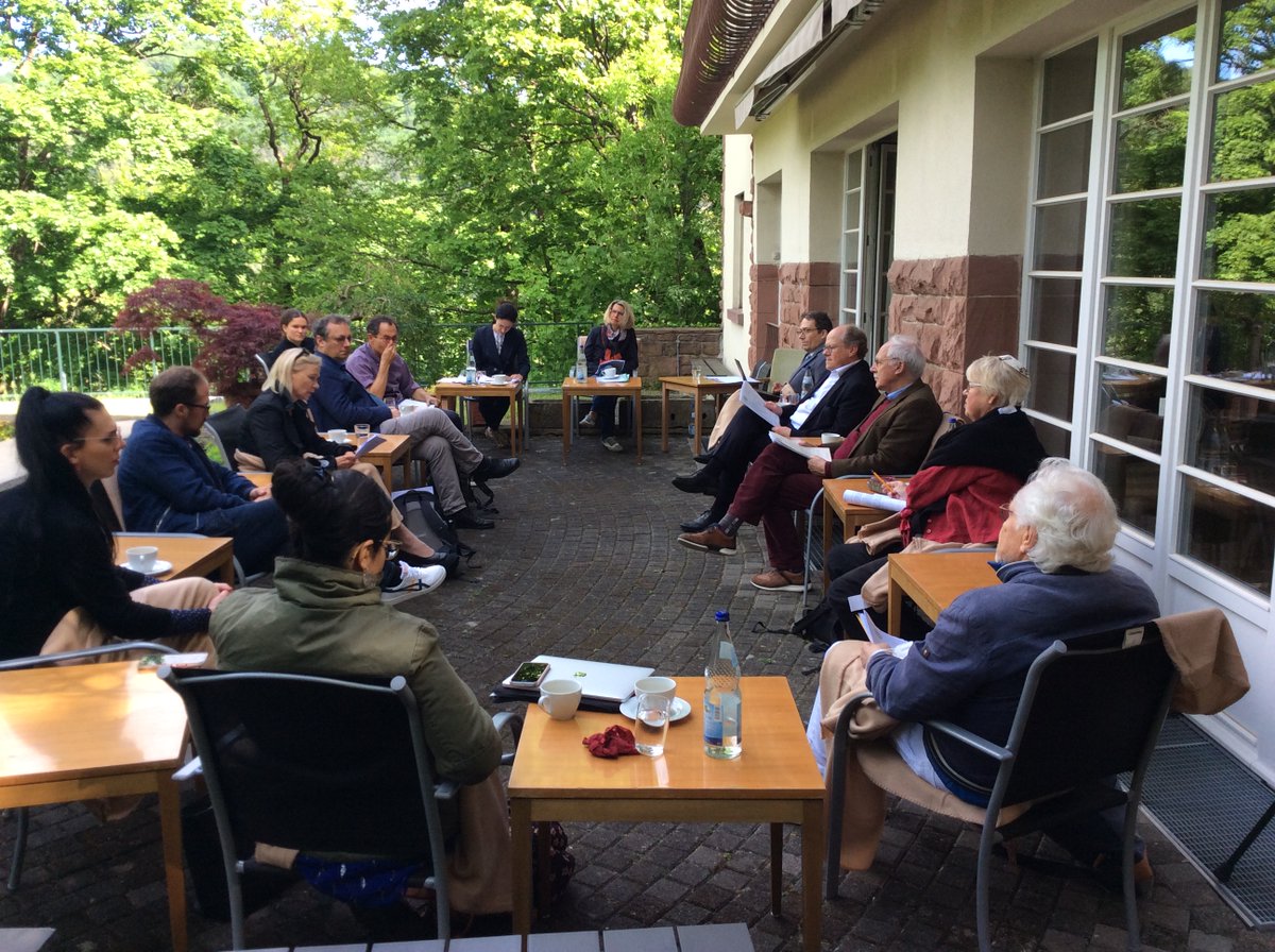 #ReligionenDiplomatieFrieden 🕌🕍⛪️
🙃Es waren zwei anregende und diskussionsreiche Tage.
Mit spannenden Inputs von <a href="/prof_droege/">Michael Droege</a> zur Religionsvielfalt und den Herausforderungen für das Recht, Regulierungen von Religionsfreiheit von Hans G. Kippenberg und Diskussionen (1/2)