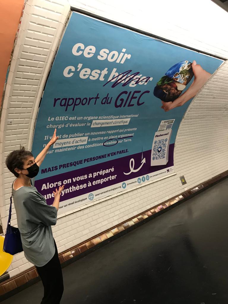 CelineGuivarch's tweet photo. Dear @IPCC_CH, look how ingenuous @ReveilEcolo has been: they put our report in the Parisian metro!
Thank you!!!
How about doing the same for all metros in the world? 

Seems also like the perfect opportunity to share some extracts of the report on advertisements (1/N)
👇 https://t.co/SyzBNUshfK