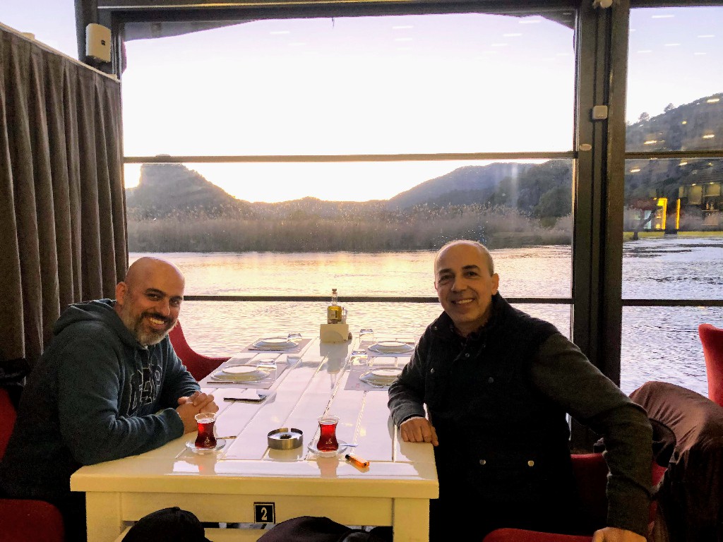 hakan_evrensel's tweet photo. On bir yıllık #YolunAçıkOlsun hayalinin gerçekleşmesini sağlayan, senaryosunu birlikte kaleme aldığımız, yazar ve yönetmen Mehmet Ada Öztekin’in ruhuna teşekkür ediyorum. https://t.co/87OSKfRVGL