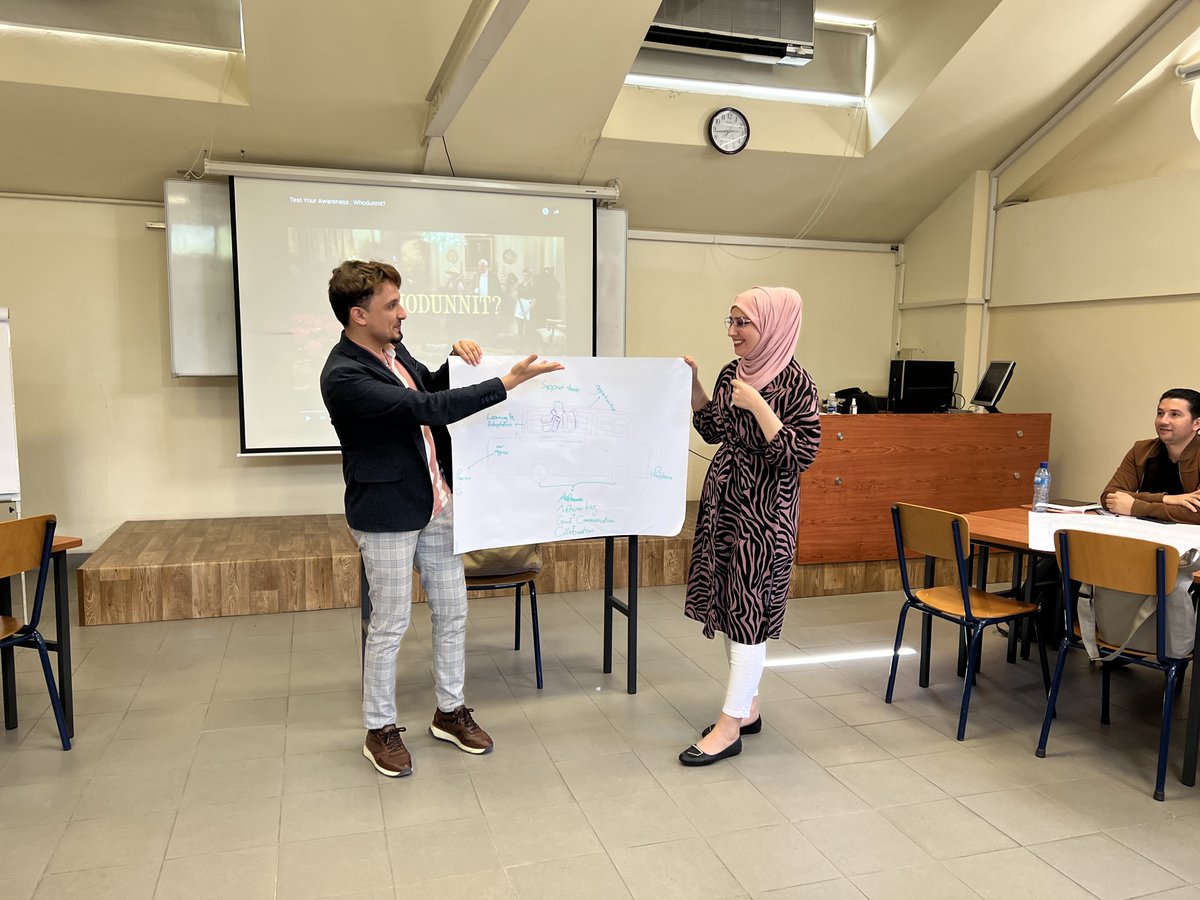 Sawsan_AlZatari's tweet photo. اشراك الشابات والشباب في مهنة التقييم من اهم المؤشرات لبيئة تقييمية صحية. المجموعة لا تكون متكاملة من دون المشاركة الفعالة للشابات والشباب في عالم التقييم. 

الشابات والشباب ��م المستقبل، وشعلة🔥الامل بين أيديهم وفي اصواتهم. 
#Eval4Action #EvalYouthMENA #EvalMENA https://t.co/h0hheiuzXy