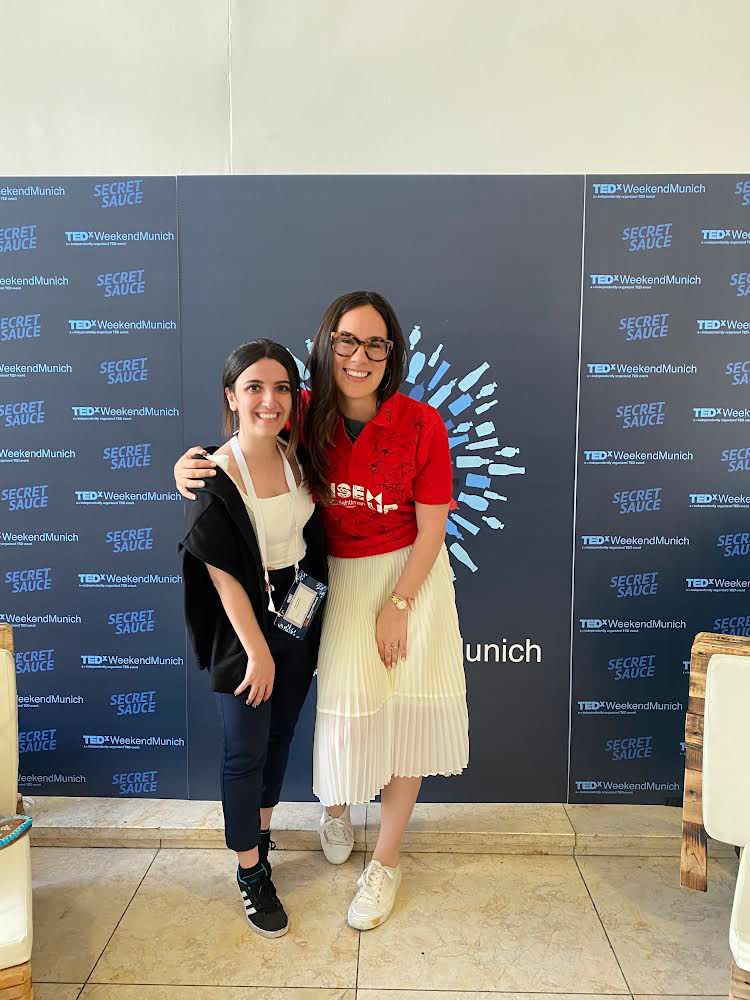 TEDxNishtiman's tweet photo. نوێنەری تێدئێكس نیشتیمان لە هەولێر بەشداری لە كۆبوونەوەی جیهانی رێكخەرانی تێدئێكس كرد لە میونیخ، ئەڵمانیا 🇩🇪❌
A representative from TEDxNishtiman in Erbil attended the international gathering of TEDx organizers in Munich, Germany 🇩🇪 ✌🏼
@TEDx
#TEDxNishtiman #TEDx #TEDxWeekend https://t.co/vj6ebqy9Fg