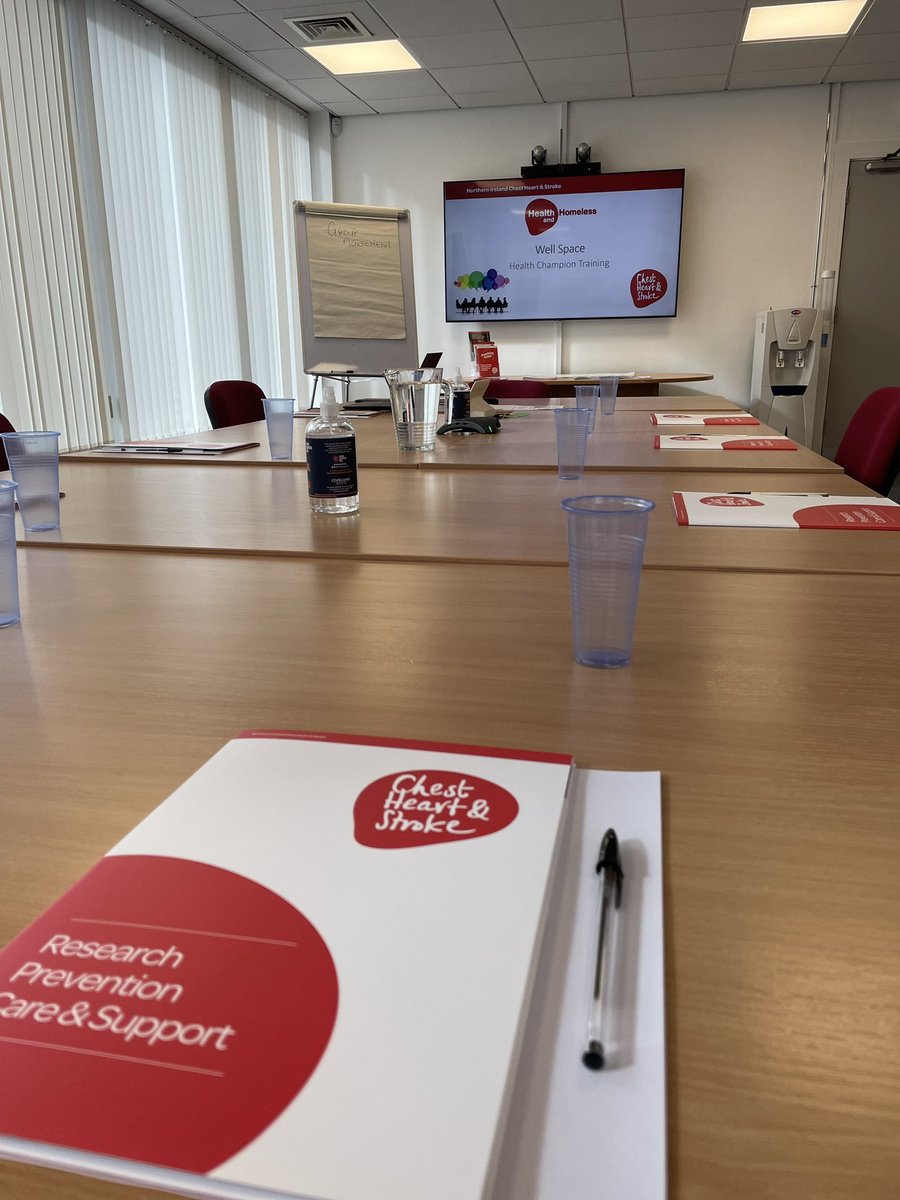 Hannah_NICHS's tweet image. All ready to go for our Health Champion Training this morning with our #WellSpace hostels 📝 @nichstweet 

#buildingskills #improvingknowledge #networking #support #healthyenvironments #mentalwellbeing #physicahealth #socialwellbeing #actionplan