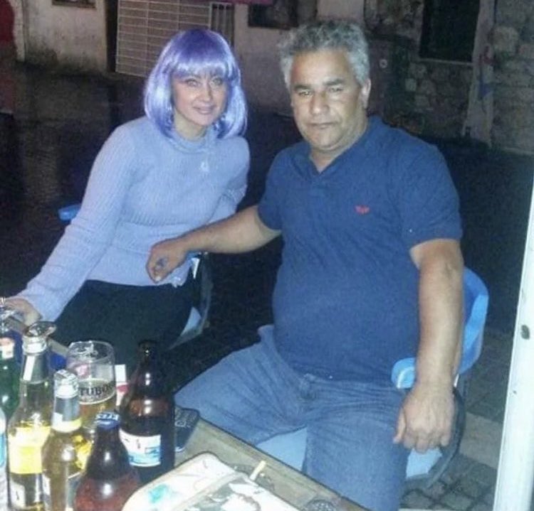 Tiyatronuz batsın!
CHP’nin Maltepe mitinginde sahneye çıkardığı Nusret Güllü:

 “kağıt topluyorum,açım" 

#DolarTL #pazartesi