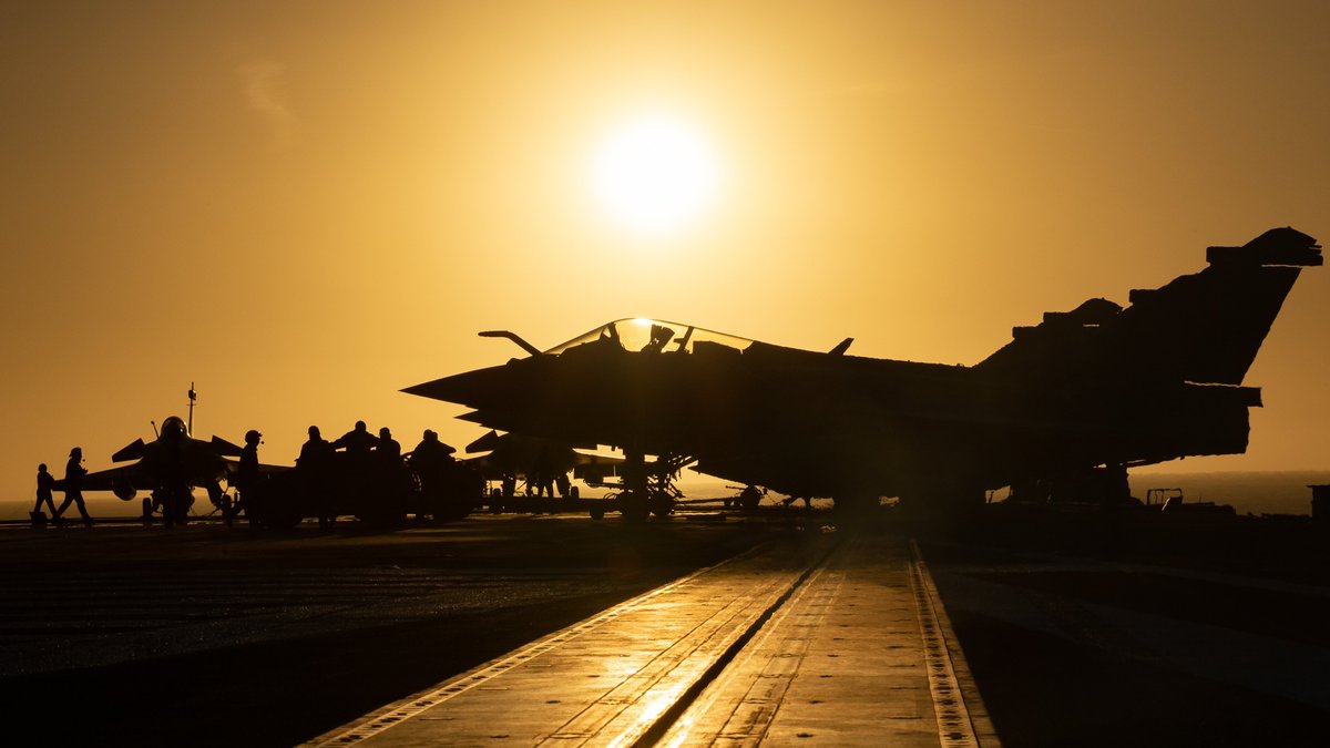 MarineNationale's tweet photo. [#MondayMotivation] "Do you feel the need, the need for speed ?"
Prêts pour vivre avec nous cette semaine spéciale @TopGunMovie  ?!

©Mélanie Denniel/Marine Nationale/Défense https://t.co/7in2n5ust0