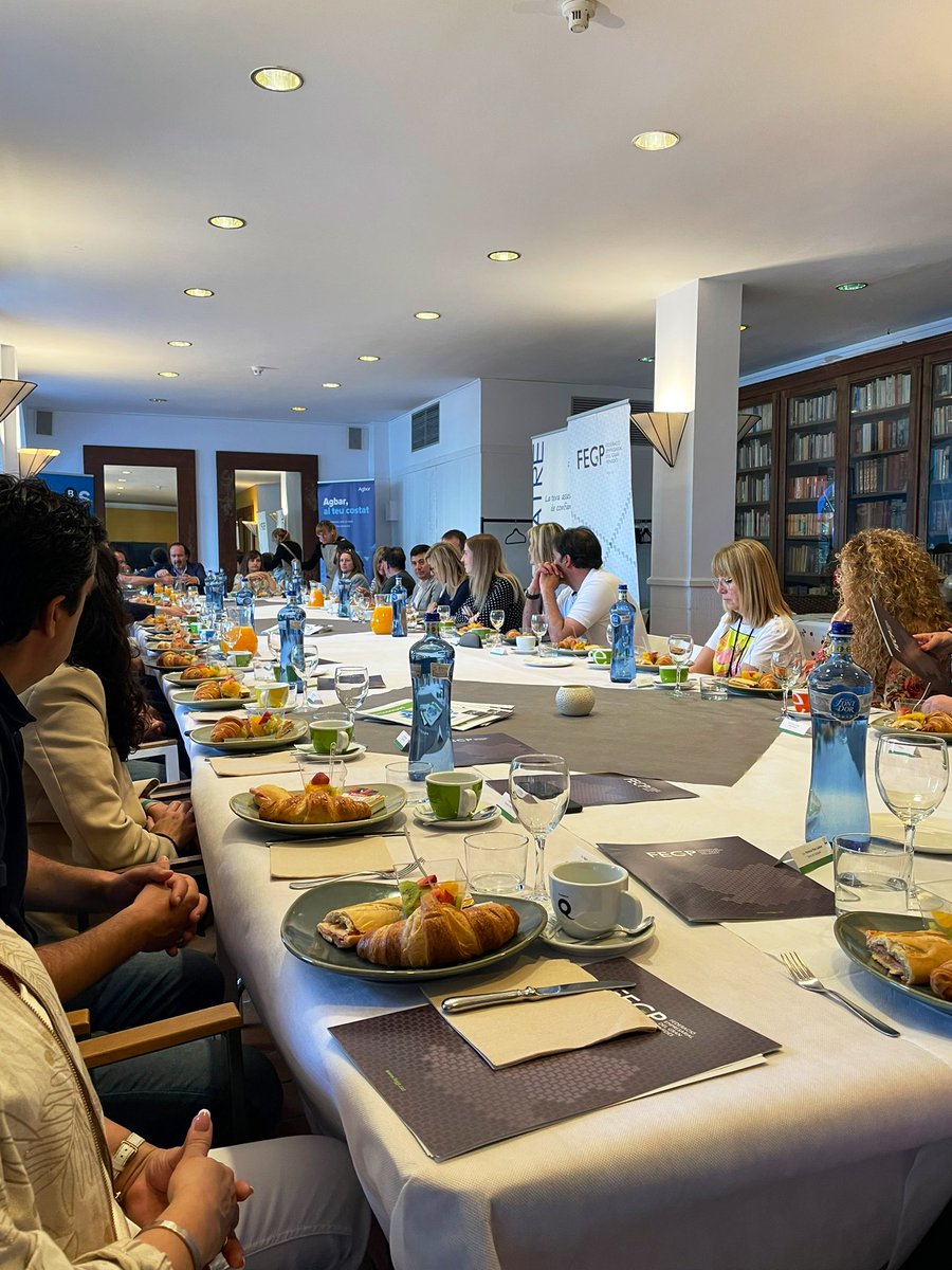neuslloveras's tweet photo. Divendres empresaris i empresàries de la #FEGP vam compartir un esmorzar/debat amb la Sra @_VictoriaAlsina , Consellera d'Acció Exterior.  
Molt interessant conèixer l'ampli ventall d'activitats del departament, moltes relacionades amb el teixit empresarial. https://t.co/0vpGON8pdC