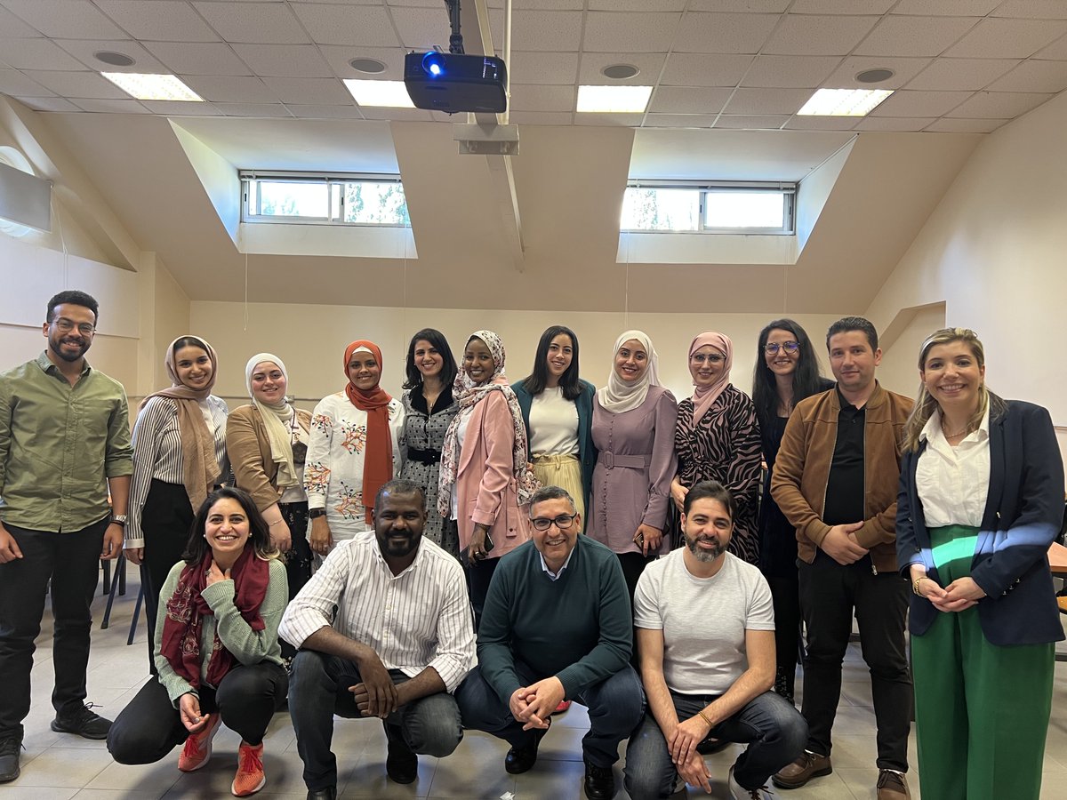 اشراك الشابات والشباب في مهنة التقييم من اهم المؤشرات لبيئة تقييمية صحية. المجموعة لا تكون متكاملة من دون المشاركة الفعالة للشابات والشباب في عالم التقييم. 

الشابات والشباب هم المستقبل، وشعلة🔥الامل بين أيديهم وفي اصواتهم. 
#Eval4Action #EvalYouthMENA #EvalMENA