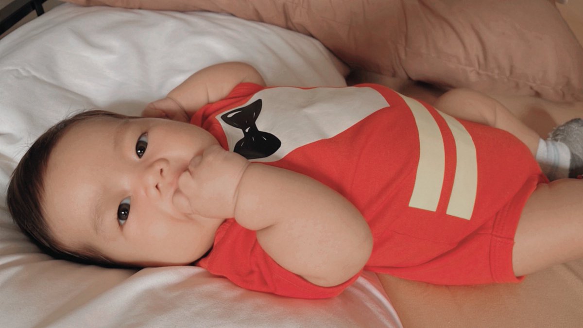 PMLJY's tweet photo. Nung bata pa si mommy and daddy, they always eat Chicken Joy.

And when they started dating, they always go to Jollibee.

Now that they’re married, they have their own little Jollibee, and it’s me! Excited to taste Chicken Joy soon!

@Jollibee ❤️ https://t.co/rqFcm3kPEN