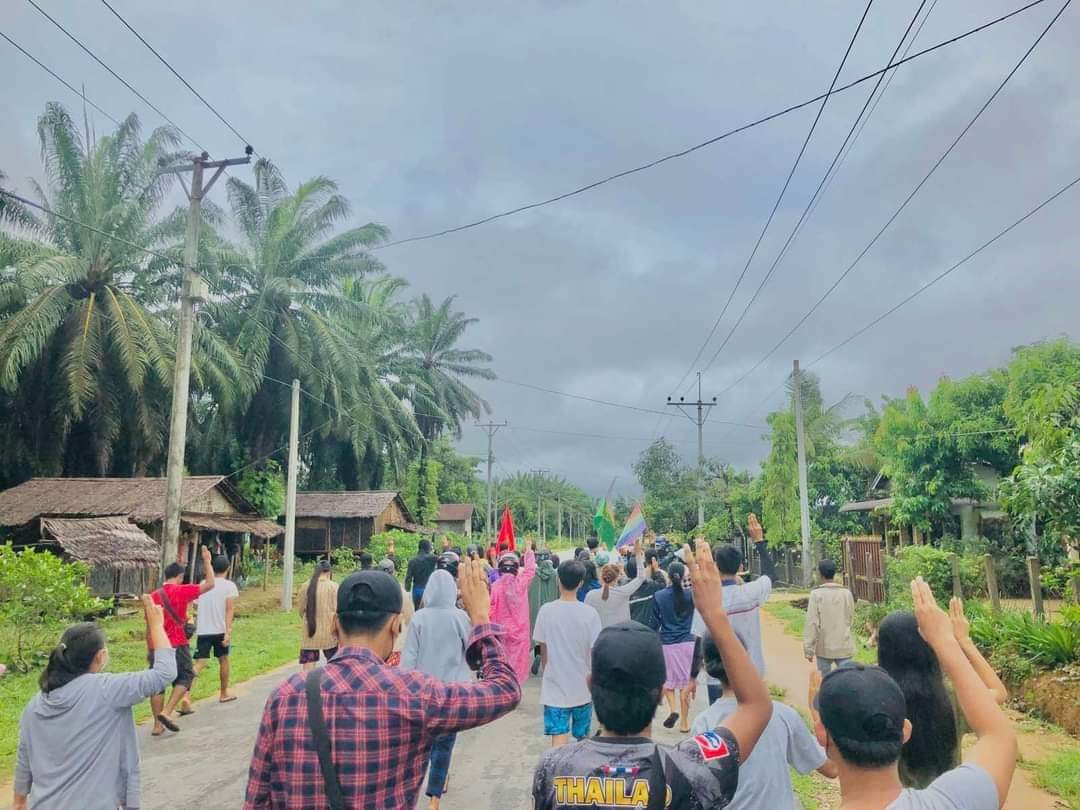 အကြမ်းဖက် စစ်တပ် သွေးစွန်းငွေ ဖြတ်တောက်ရေး လောင်းလုံး  ကျောင်းသားများ ချီတက် ဆန္ဒပြ

ရန်ကုန်၊ မေ ၂၃
Read More -> t.me/khitthitnews/3…