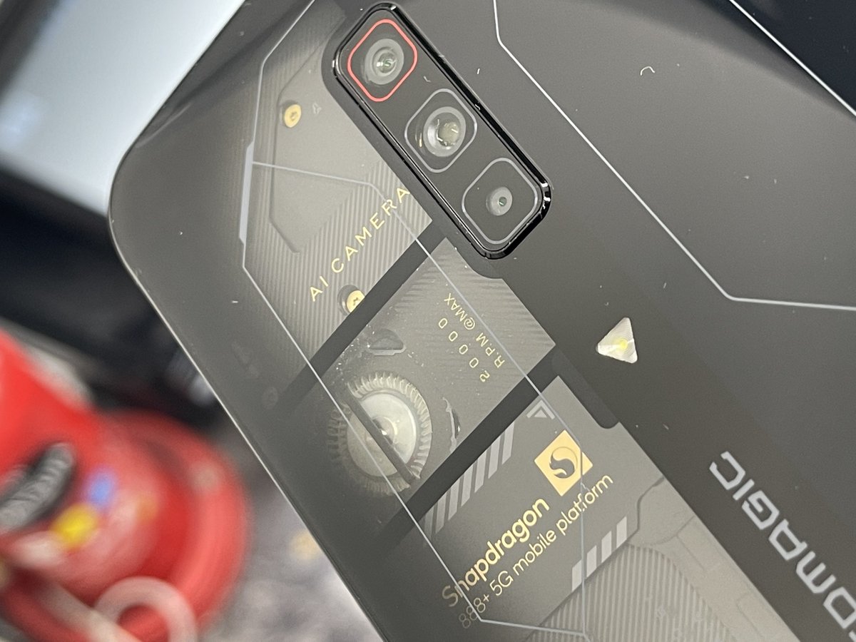 iosys_chuou's tweet image. \\光る! 回る! //

【Nubia Red Magic6S Pro】
国内版 SIMフリー
中古Aランク 税込87,800円

スナドラ888+ 5G
メモリ16GB
ストレージ256GB
約6.8㌅AMOLED
リフレッシュレート165Hz
ICE7.0多次元冷却システム

かっこいいゲーミングスマホが
やってきましたよ💖

#akiba #イオシス #RedMagic6SPro