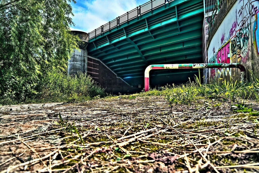 Brückeninversität.

Wortschöpfung, denke ich 🙃. Straße über Fluss kann ja jeder. Das ist der Mittellandkanal von unten, der über einem Weg fließt. Etwas scary ist es schon, durch diese Brücke hindurch zu laufen. 

#mittellandkanalhannover #niedersach… instagr.am/p/Cd5CnBGInlU/