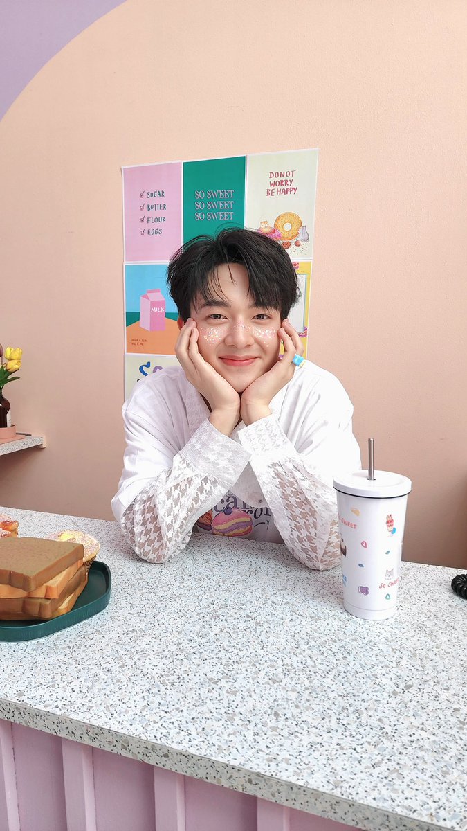 KseemOfficial's tweet photo. เย็นนี้รับของหวานเป็นอะไรดีงับ ☺️
🍨🧁🍧🍰🍬🍭🍮🍦

#KSEEMxNuNew 
#SoSweetCollection
#kseemofficial https://t.co/eF3ZAogTbH