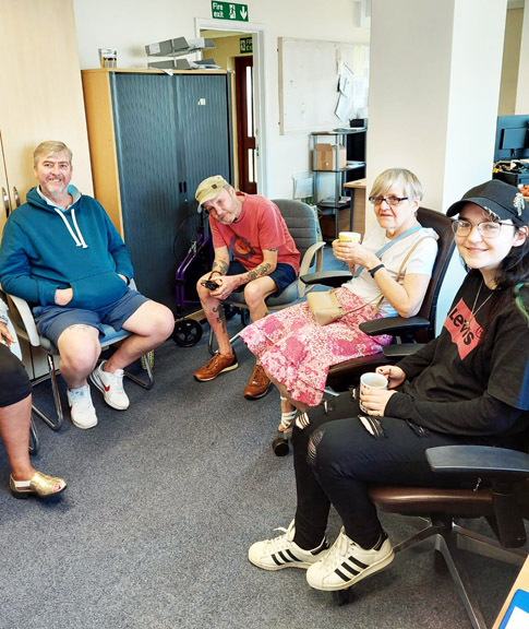 transformhs's tweet photo. Coffee, clients and colleagues! Transform's fantastic Spelthorne team recently held a coffee morning for client. A great time was had by all, and clients discussed getting involved with improving the garden areas in properties. ☕🏡 #SpelthorneFocus #TransformAt50 #homelessness https://t.co/hVzHcoptqJ