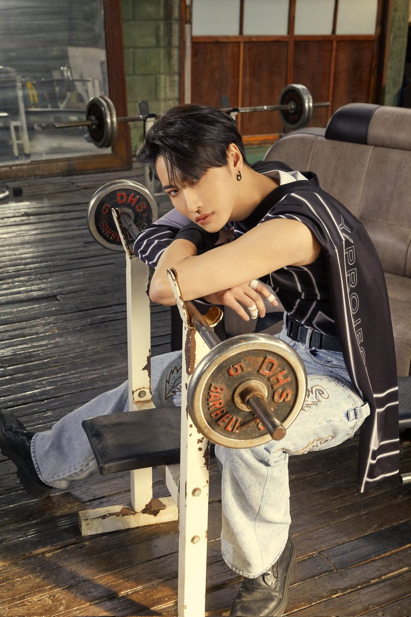 pseonghwapics's tweet photo. PARK SEONGHWA IS THE COOLEST https://t.co/WRFKUDYE3J