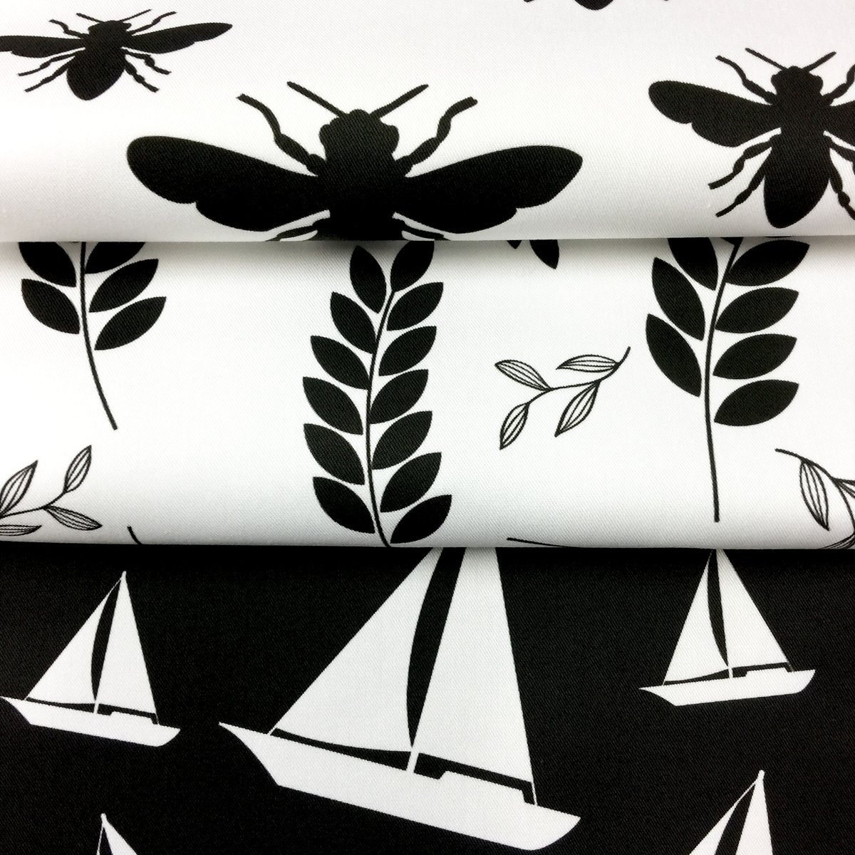 prinfab's tweet photo. 🖤 These contemporary prints look fantastic on our Sateen 167gsm! The monochrome palette works perfectly across each individual design to make one cohesive collection. Thank you Chelsea for letting us share a photo. 🤍
#monochrome #printcollection #fabricsamples https://t.co/8oQcfPBDAQ