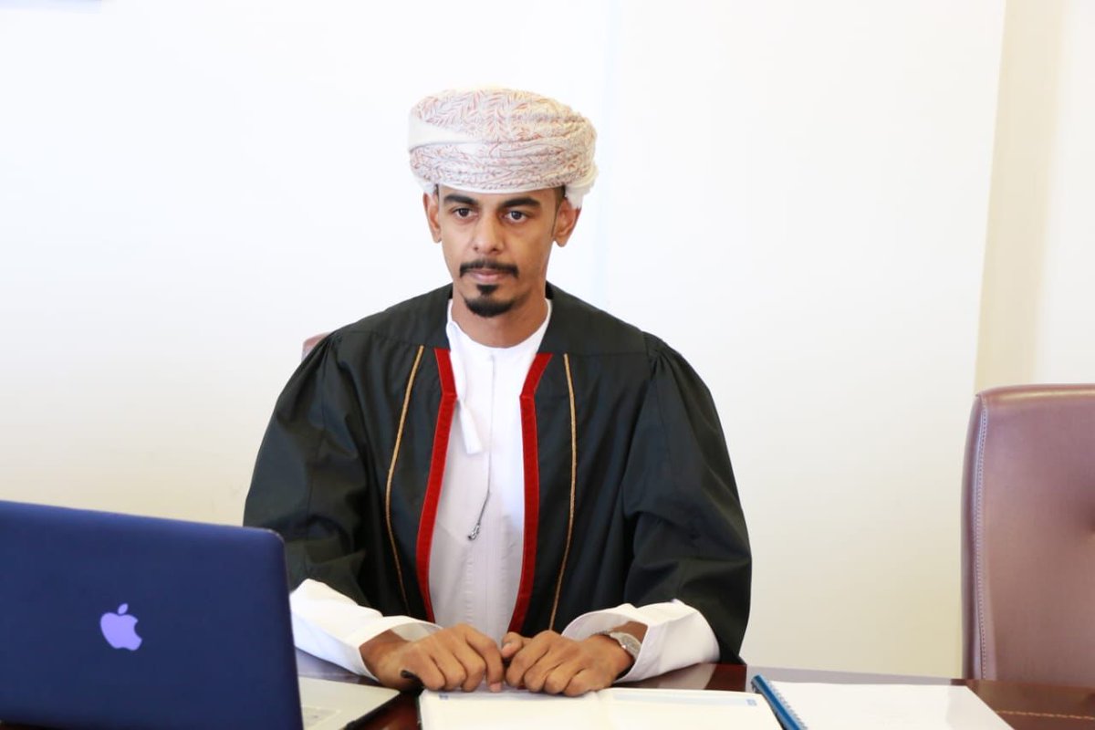 مناقشة #رسالة الماجستير للطالب/ عبدالكريم بن محمد البلوشي المشاركة ببراءة الاختراع في رأسمال الشركات التجارية - دراسة في القانون العماني.
أعضاء لجنة المناقشة:
د. عبدالناصر جهاني رئيساً للجنة
د. عادل مقدادي ممتحناً خارجياً
د. صالح البراشدي ممتحناً داخلياً
د. معن القسايمة مشرفاً