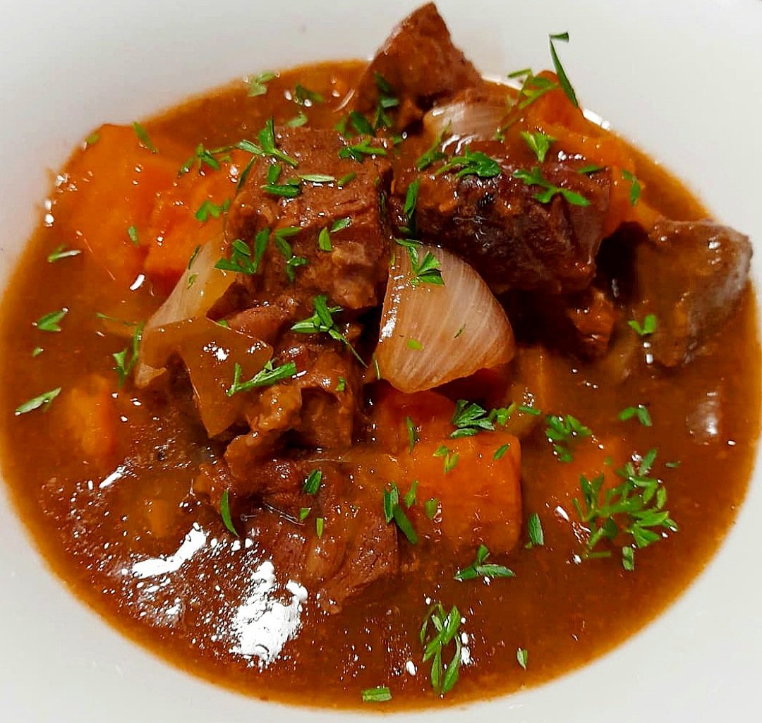 I love a tasty Beef and Vegetable Casserole on these cold nights! 
#food #dinner #eat #foodie #beef #vegetables #casserole #delicious #foodphotography #foodblogger #LickTheScreen #goodfood #tasty #ColdWeatherFood #HealthyEating #HealthyFood