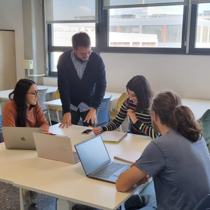 mueamaupv's tweet photo. Hemos renovado nuestras aulas 😃 ahora los alumnos del #MUEAMA aprenderán de una forma cooperativa 🙌
#master #upv #Valencia https://t.co/8qYxWvUBp0