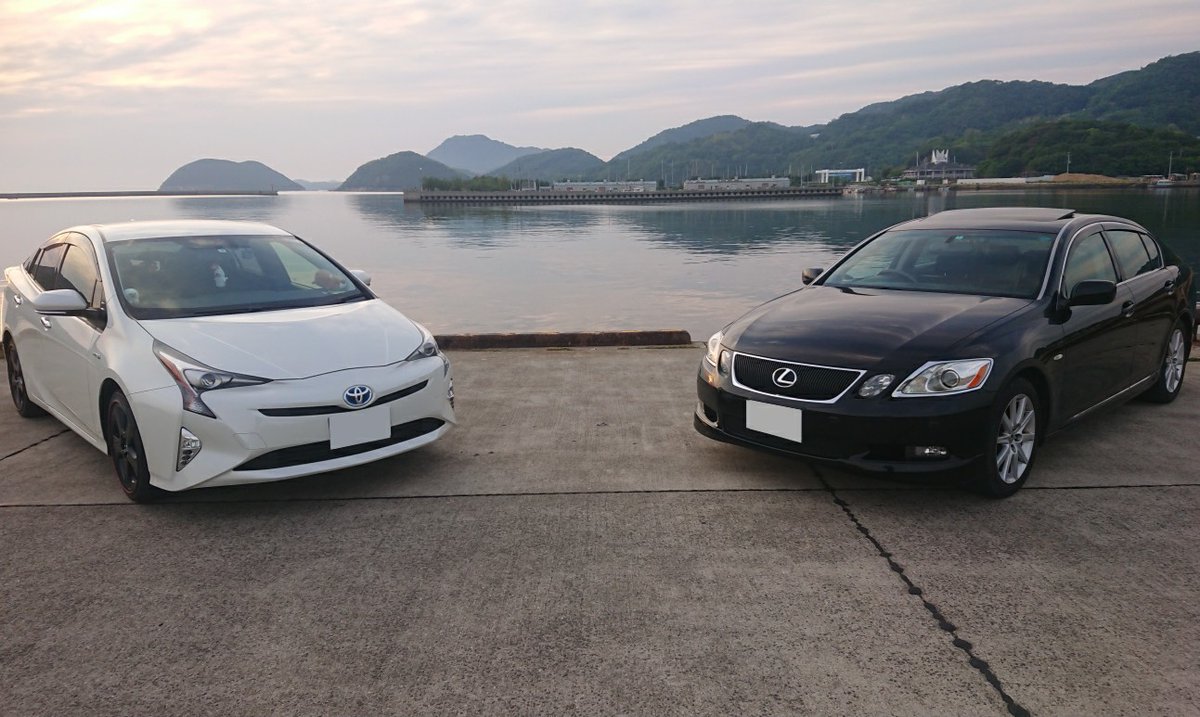 sonetchi_2400's tweet photo. 今日同じ��社の後輩車の
プリウスとコラボしてきました🙌
後輩君も車好きなので
お互いにボチボチイジッていきます！ https://t.co/KwhyhT7UBk