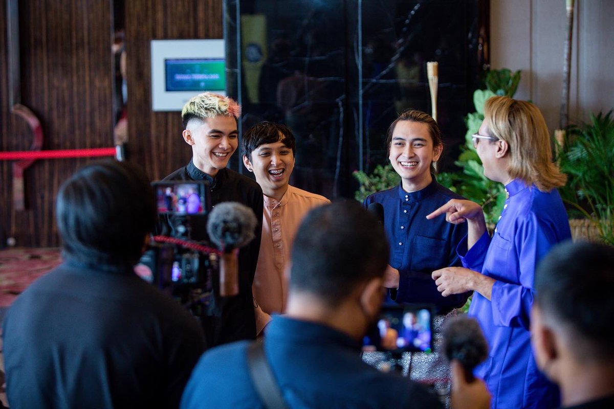 UMDomestic's tweet photo. Throwback sikit gambar masa #UMMYOPENHOUSE di #sheratonpetalingjaya hari tu ✨
Thank you to all fam yang datang ❤️
#UMMFAM #UniversalMusicMalaysia https://t.co/BaNRAQ9pQA