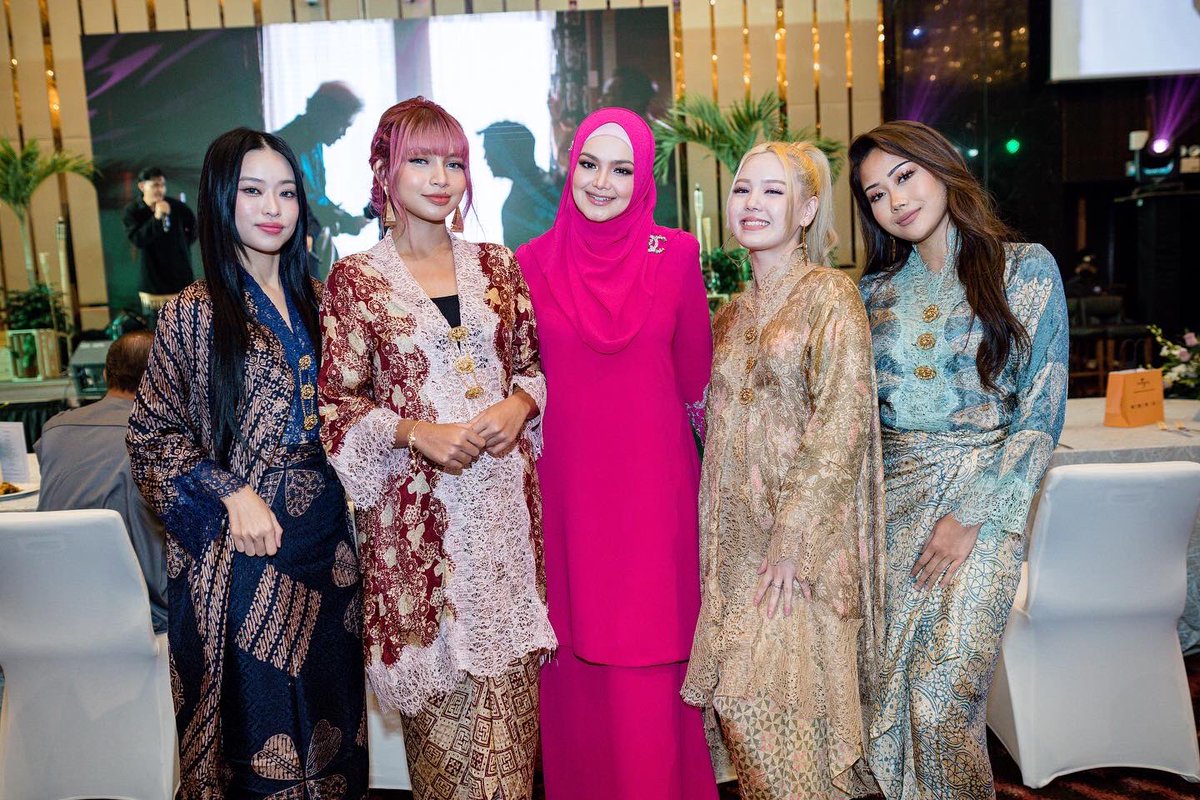 UMDomestic's tweet photo. Throwback sikit gambar masa #UMMYOPENHOUSE di #sheratonpetalingjaya hari tu ✨
Thank you to all fam yang datang ❤️
#UMMFAM #UniversalMusicMalaysia https://t.co/BaNRAQ9pQA