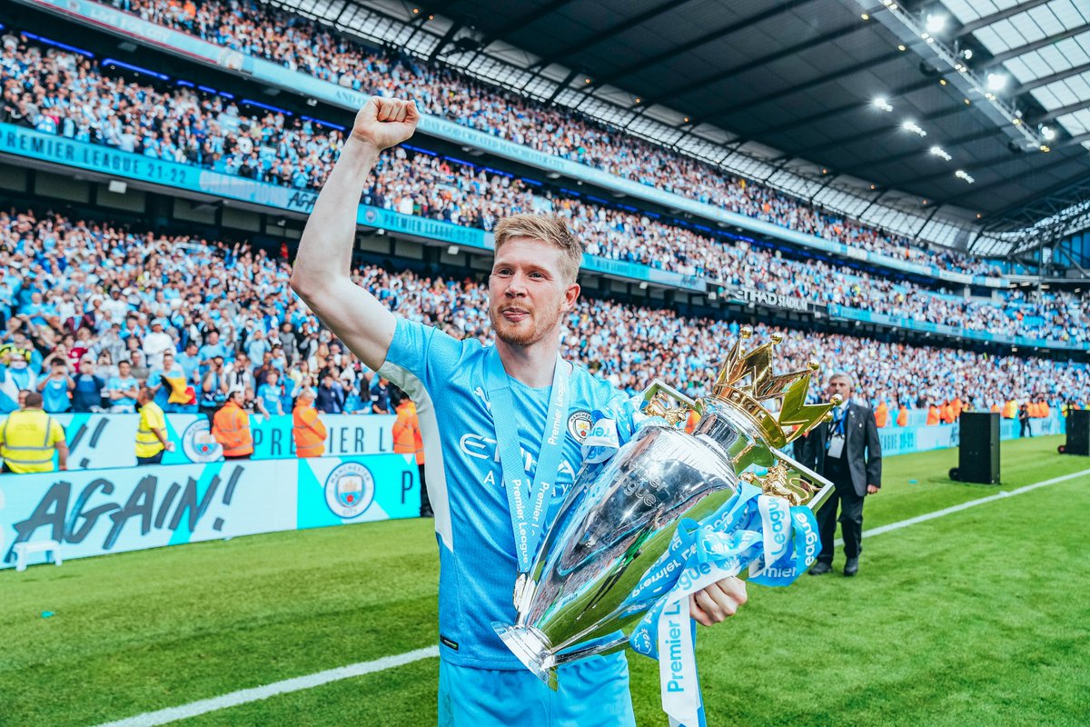ManCity's tweet photo. Good morning! 💙🏆

How's everyone feeling? https://t.co/tkokwuIxFp