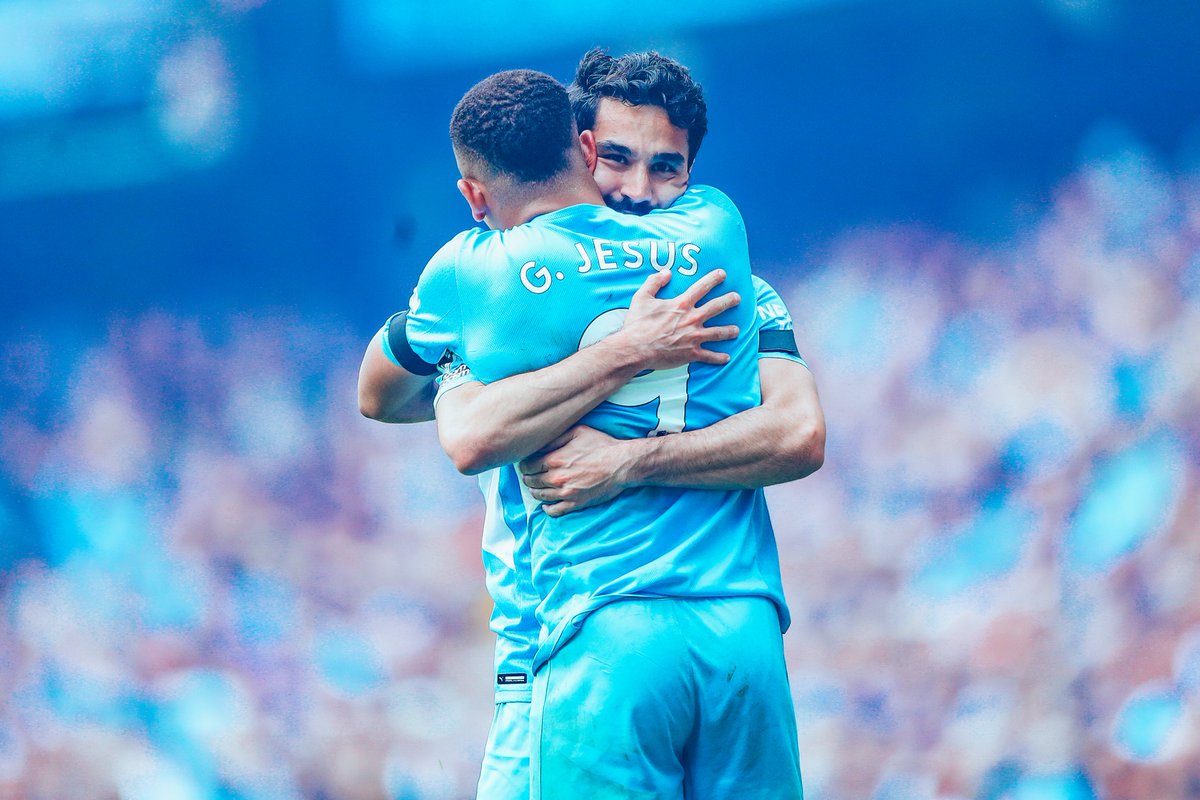 ManCity's tweet photo. Good morning! 💙🏆

How's everyone feeling? https://t.co/tkokwuIxFp