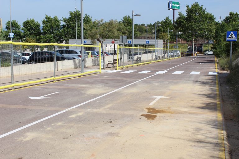hjoan23's tweet photo. ⚠️🚧 🏗 #Demà dimarts s'obrirà El nou vial d'accés de vehicles 🚑 🚗 a Urgències de l'Hospital Joan XXIII de #Tarragona.
➡️ ℹ️ Més informació ➡️  https://t.co/3NE26xfF5k https://t.co/ZouGGCX8Cs