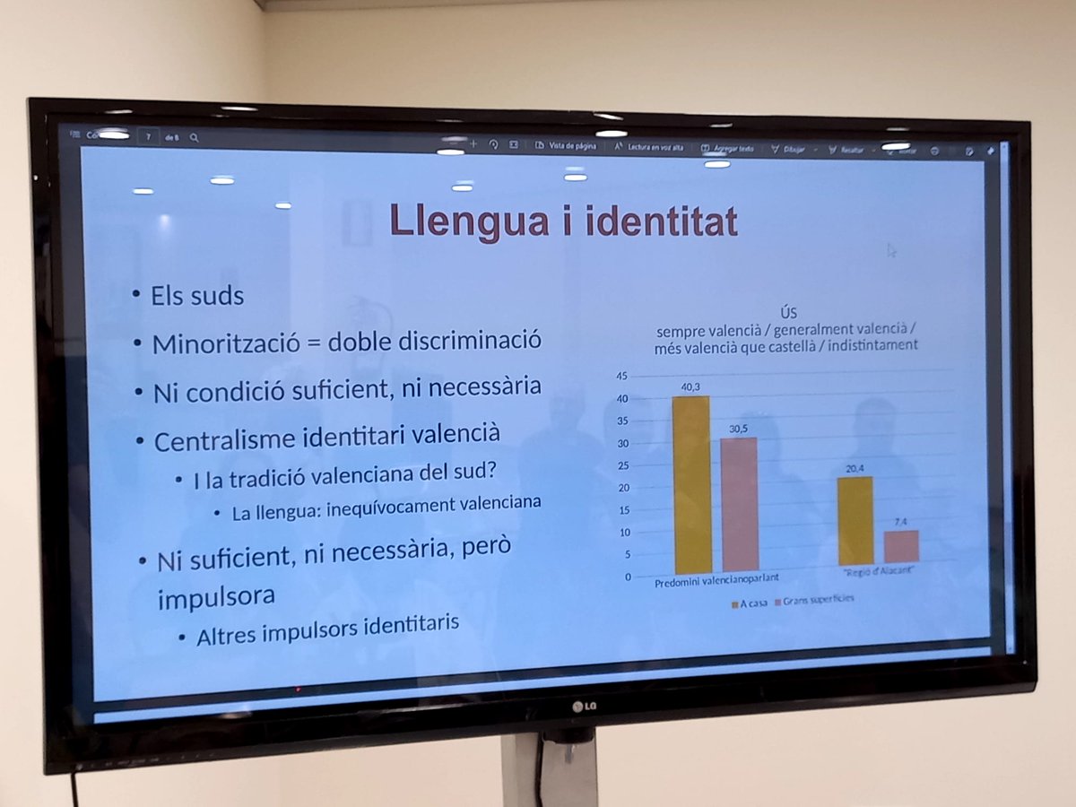terresvinalopo's tweet photo. 📢 Presentem "Temptacions de frontera. . Identitat, política i territori al sud valencià”, de l’antropòleg il·licità Andreu Cañadas Cuadrado, al Kursaal Felta de #Monòver. 

Gràcies per l'acollida! 💜
Compartim algunes idees de l'autor 👇🏾 https://t.co/o2qdGAHxcc