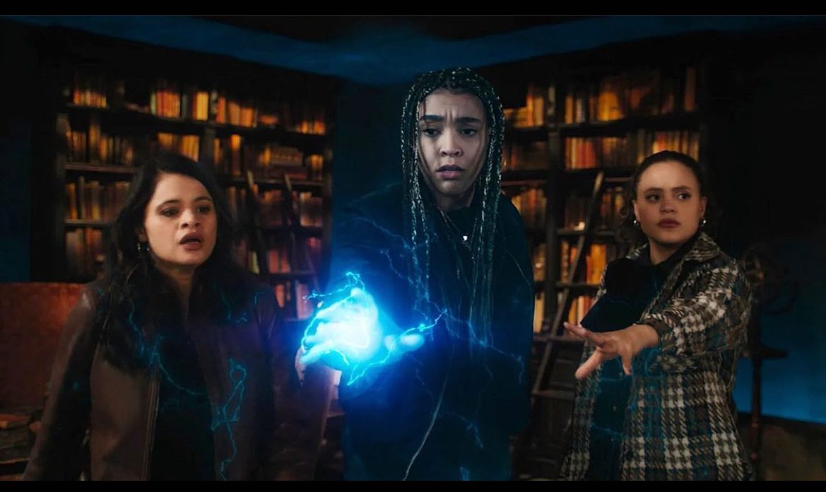suecheng2816's tweet photo. New Charmed #charmed2018 #newcharmed #macyvaughin #madelienemantock #melvera #meloniediaz #maggievera #sarahjeffries #charmed https://t.co/7W2eABOYbk
