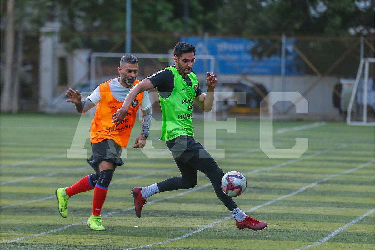 AllstarsFC_PFH's tweet photo. It is about working hard, hitting hard, playing hard💯⚽
#PlayingForHumanity #ASFC #AllStarsFootballClub #PlayingWithCharity #PracticeSesh #AhanShetty #AparshaktiKhurana #SachinJoshi #SamirKochhar #KaranVeerMehra #MondayMotivation #MondayFootball #MondayMood https://t.co/PRmiNngZP6