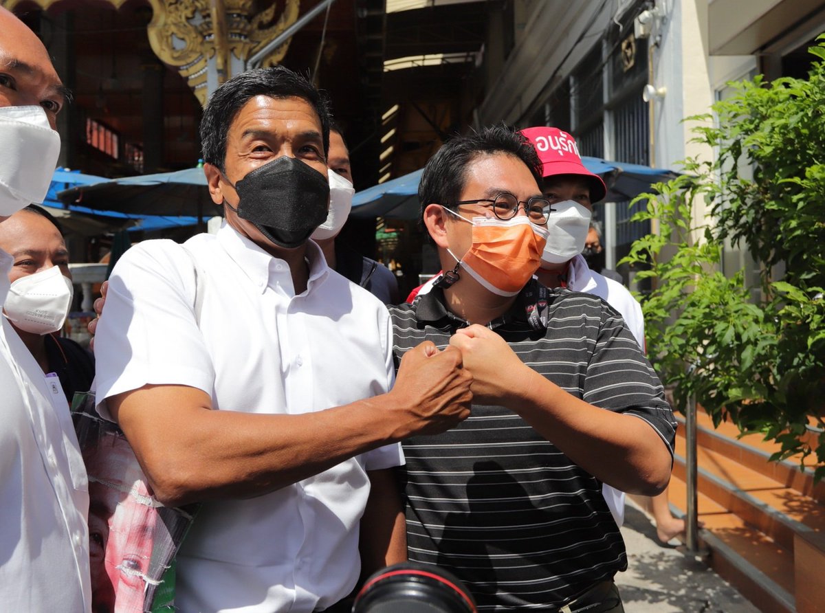 BKK gubernatorial elections winner Chatchart Sittipunt teamed up with 2nd runner up Move Forward Wiroj Lakhanaadisorn Monday to inspect Klong Lad Phrao. Some are speculating that Chatchart may choose Wiroj as deputy governor.  #Thailand #KE #ชัชชาติ #ผู้ว่ากทม #ผู้ว่ากรุงเทพ