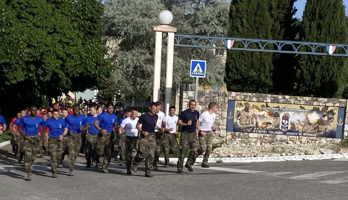 CDC3RAMa's tweet image. #MondayMotivation Footing du lundi matin. Le #3RAMa ajoute 1184 km au compteur de l’@armeedeterre en signe de soutien envers nos blessés. #AvecNosBlessés #TenirLEffort
Au paquet la colo pour une nouvelle semaine ! ⚓️