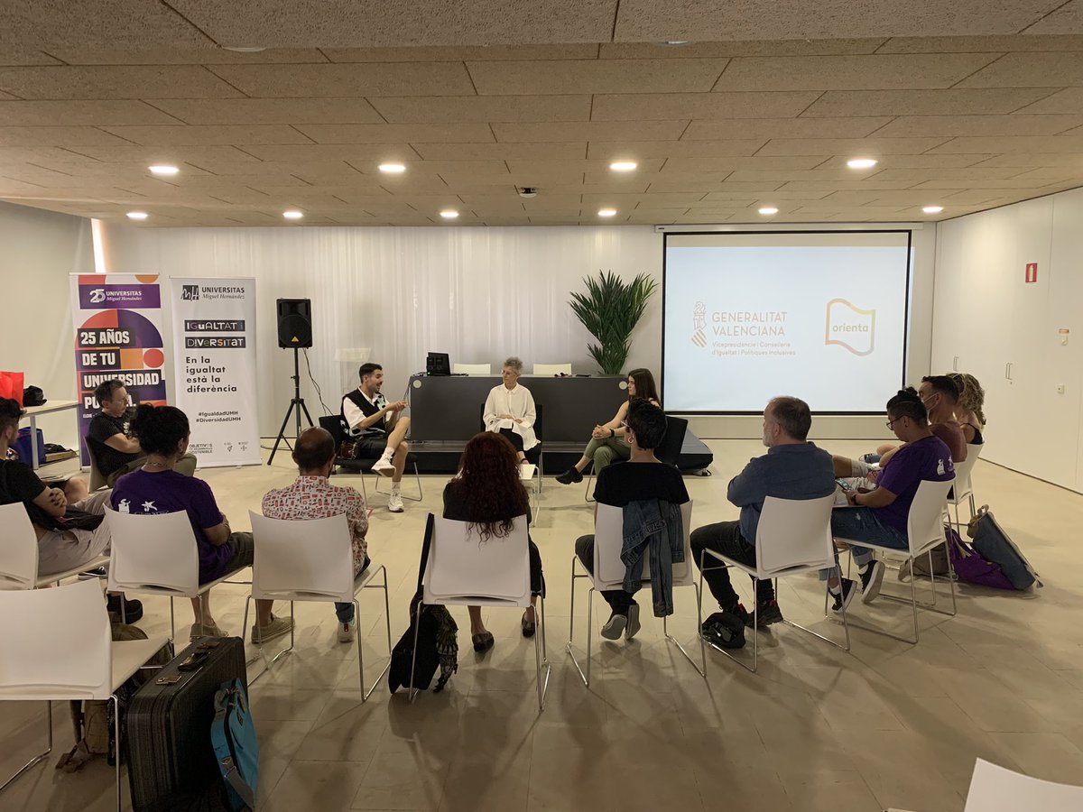 👋🏽 Empezamos la semana recordando alguno de los momentos que vivimos el pasado viernes en la “I Jornada UMH contra la LGTBIFOBIA” 

🏳️‍🌈 🏳️‍⚧️ Desde de la Unidad de Diversidad de <a href="/UniversidadMH/">UMH</a> seguimos garantizando espacios seguros de enseñanza y luchando contra la #LGTBIfobia  🏳️‍🌈🏳️‍⚧️